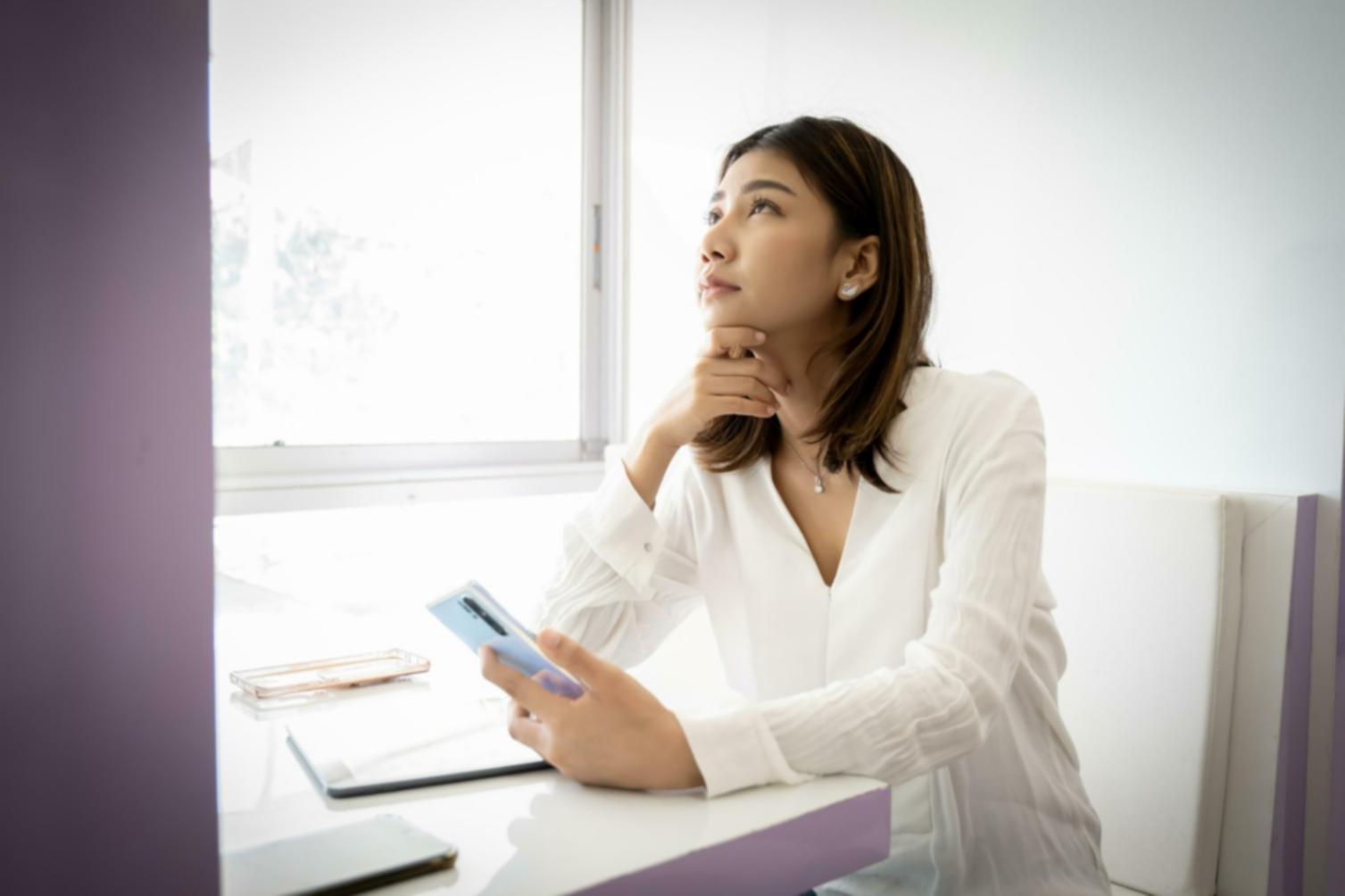 Ruang pembelajaran modern untuk analisis investasi